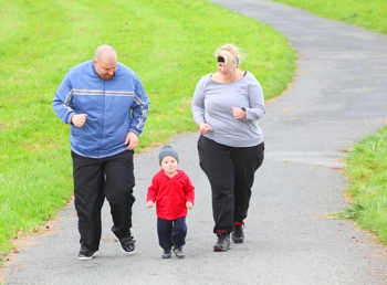 Obézní rodina při sportu
